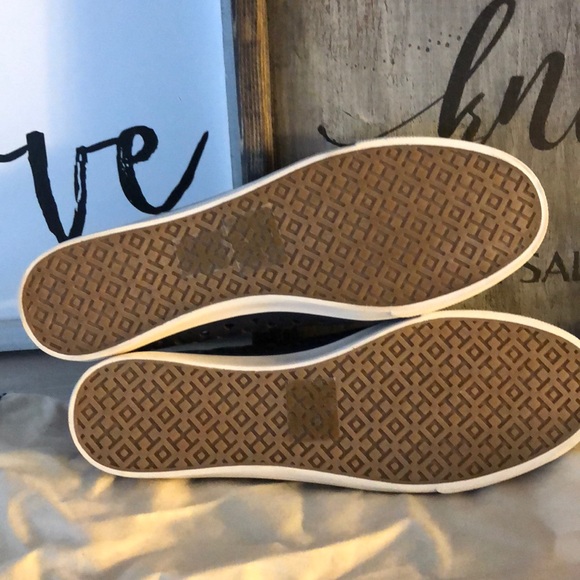 NWOT Tory Burch Navy Skyler Perforated Flats - Picture 7 of 8